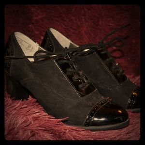 Vintage style court heels